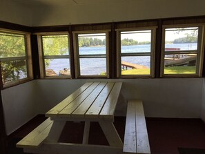 全景小屋, 2 间卧室, 厨房, 湖景 (Willow) | 2 多间卧室、特色装修、特色家居、免费 WiFi