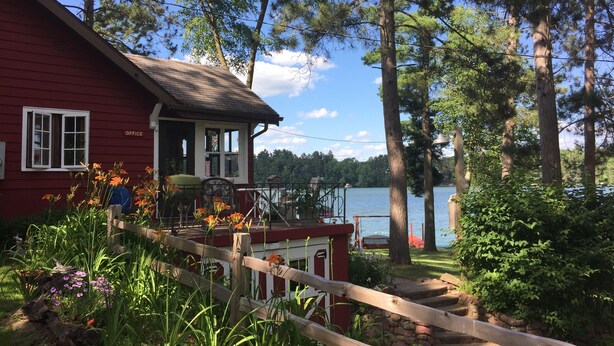 Boating - Rainbow's End Resort (Chetek)