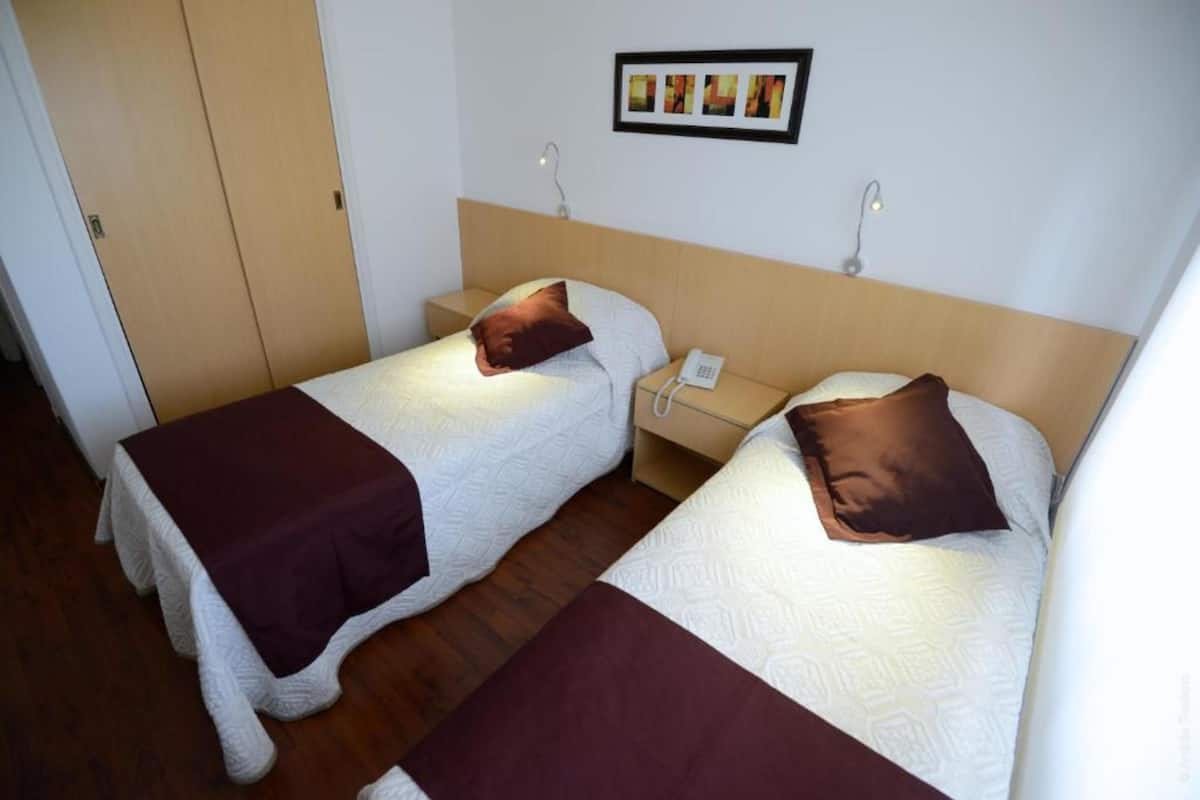 Minibar, cortinas blackout, cunas gratuitas y wifi gratis