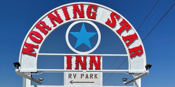 A sign for the Morning Star Inn with a star logo and an arrow pointing to RV Park.