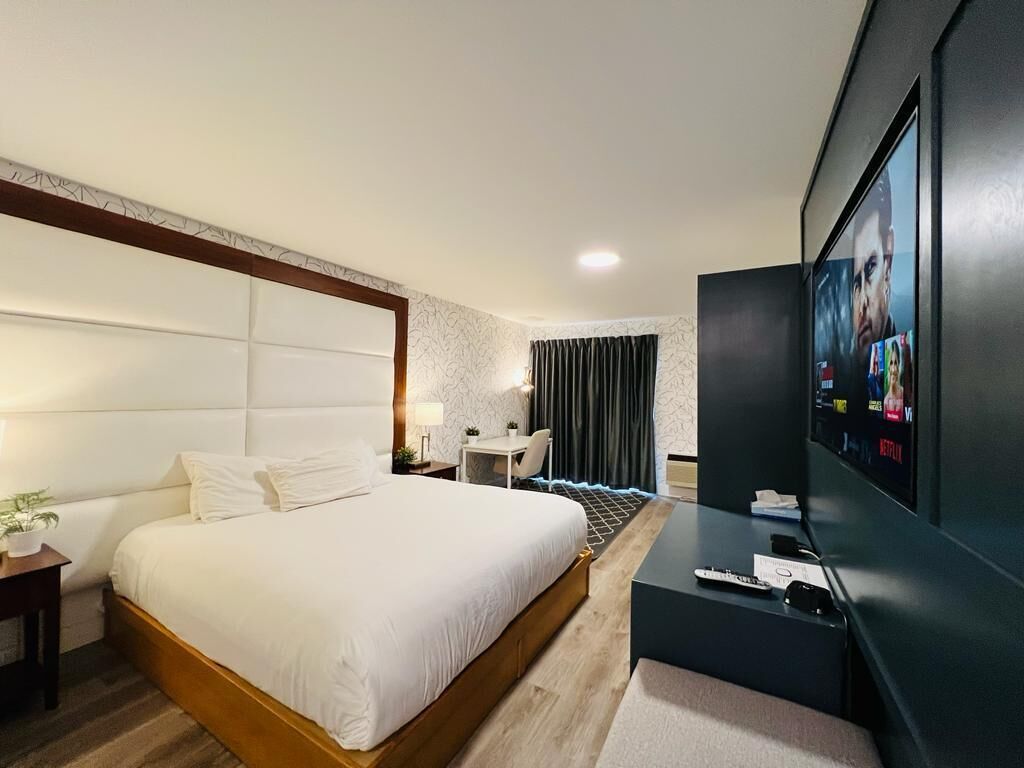 Rom – signature, 1 kingsize-seng, ikke-røyk, fjellutsikt | Sengetøy av topp kvalitet, senger med overmadrass og safe på rommet