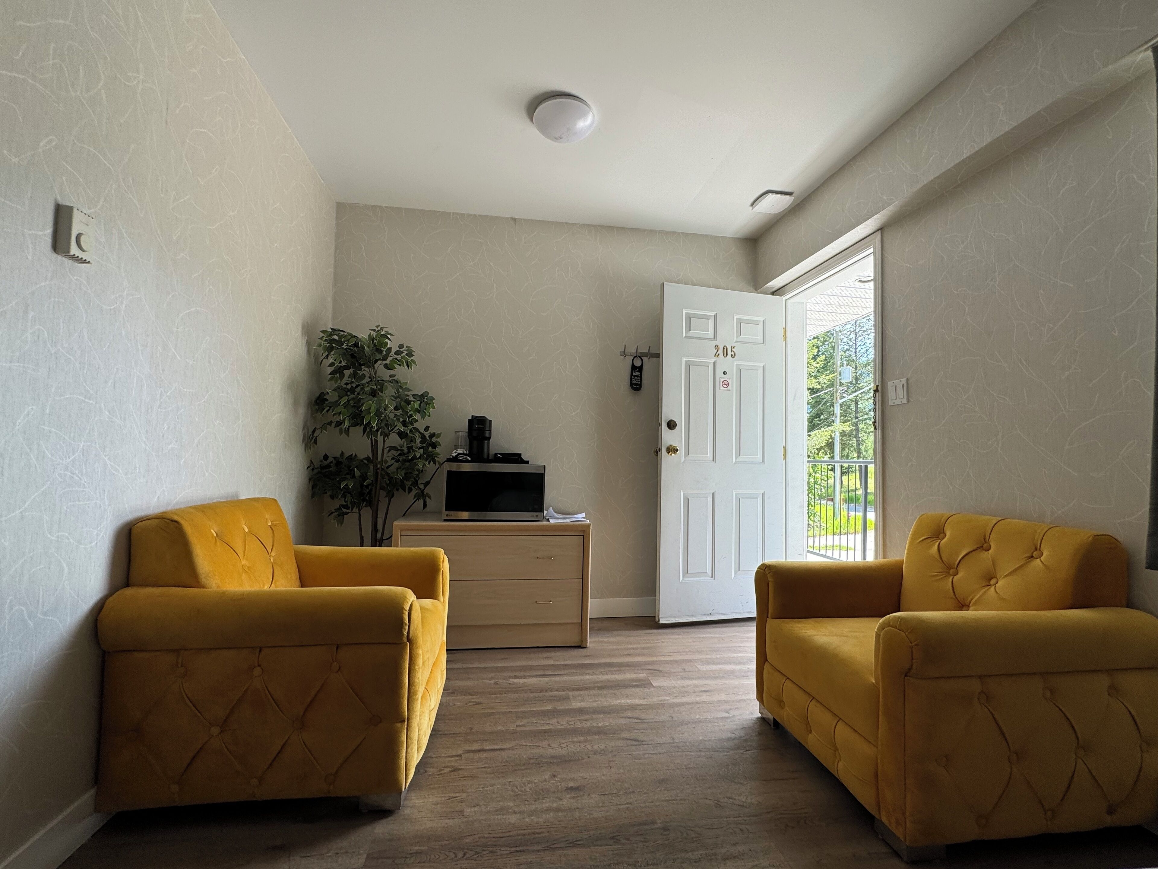 Familierom, 2 soverom, ikke-røyk, fjellutsikt | Sengetøy av topp kvalitet, senger med overmadrass og safe på rommet