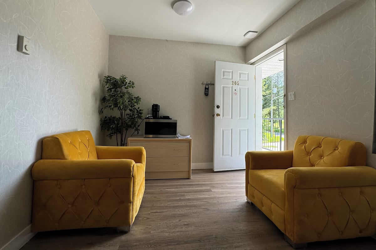 Familierom, 2 soverom, ikke-røyk, fjellutsikt | Sengetøy av topp kvalitet, senger med overmadrass og safe på rommet