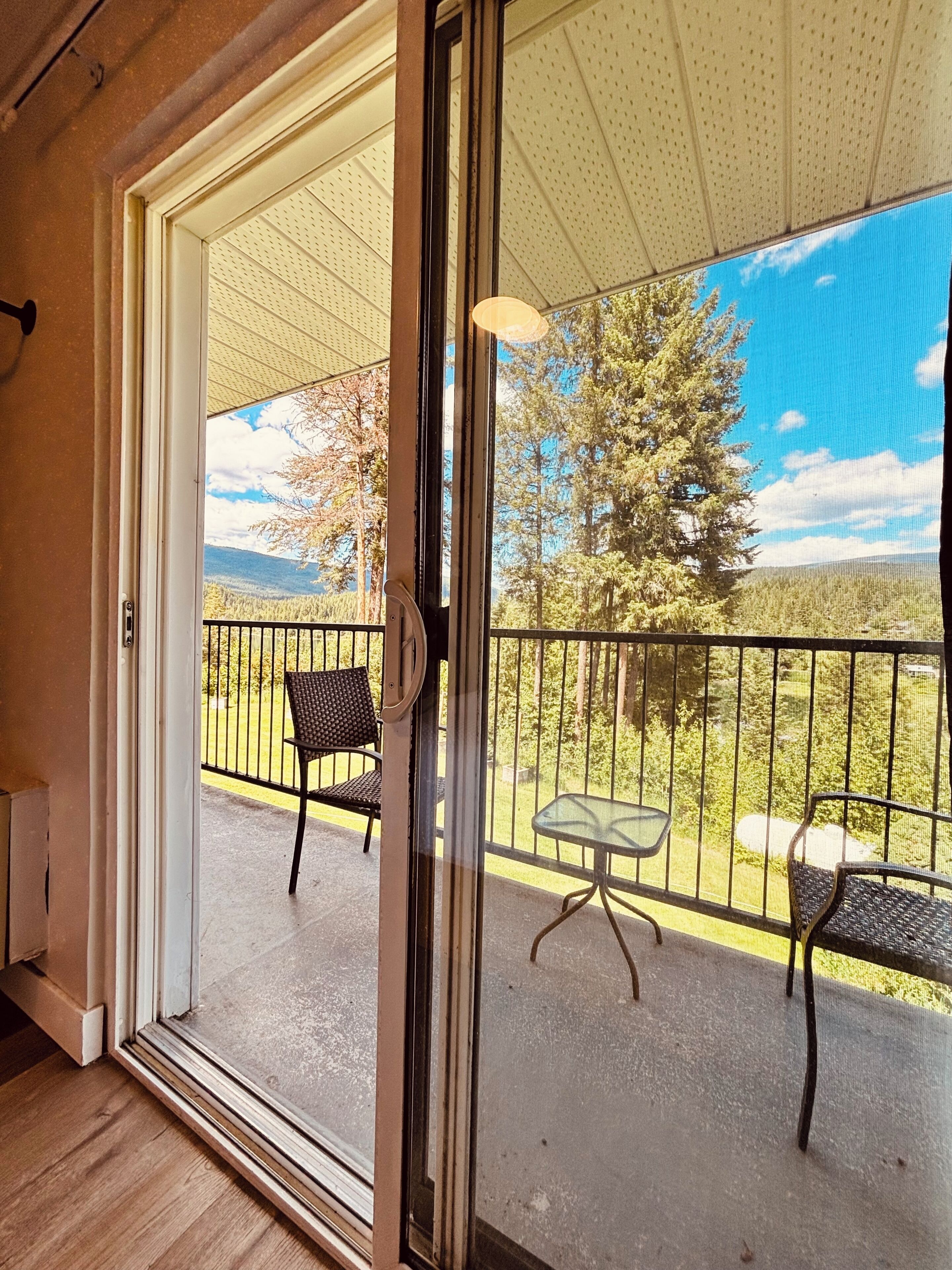 Signature Room, 1 Queen Bed, Kitchenette, Mountain View