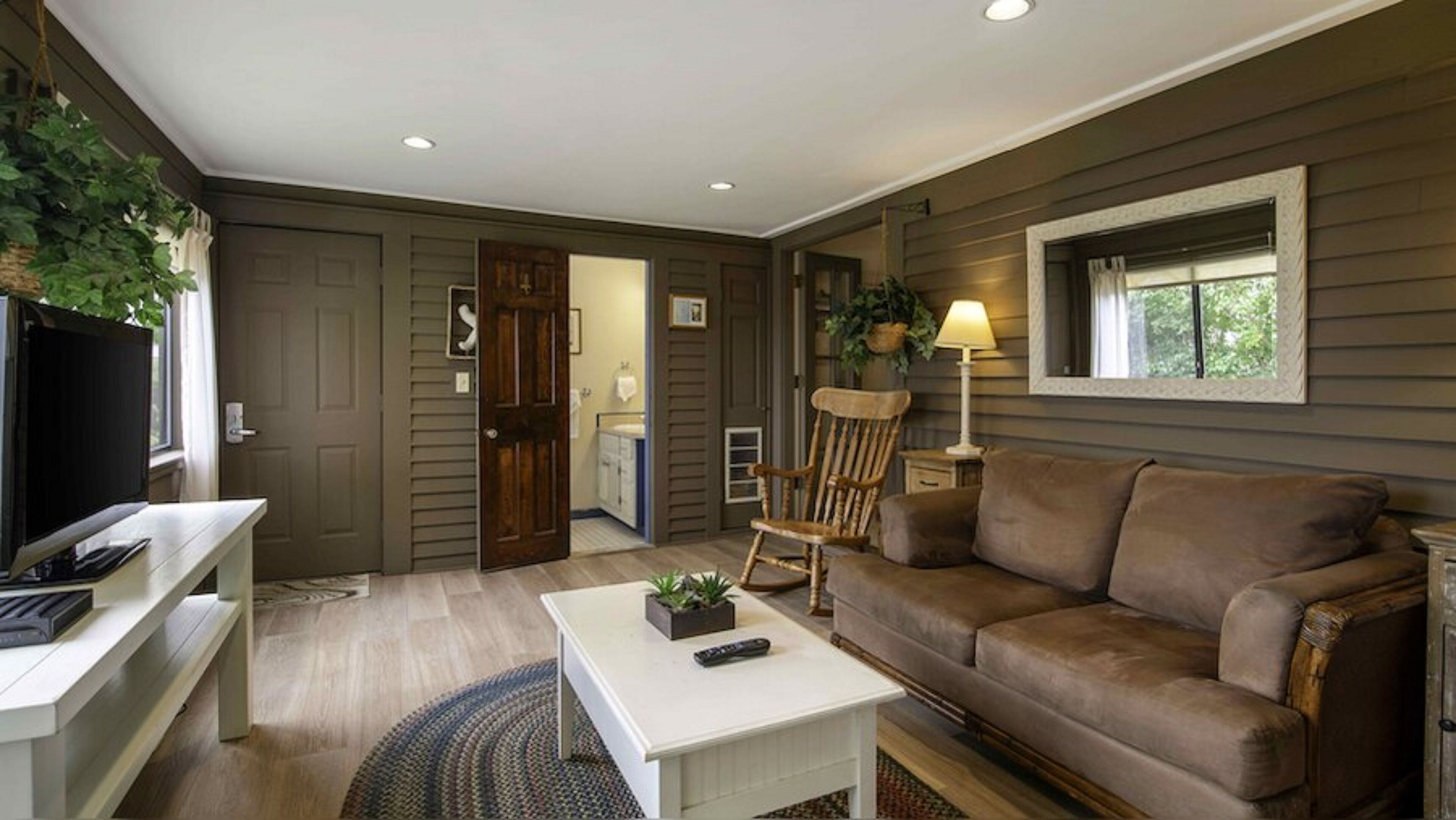 32-inch flat-screen tv with cable channels, tv