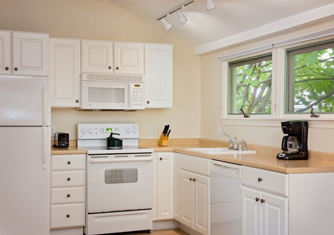 family cottage, 2 bedrooms | private kitchen | fridge, coffee/tea maker