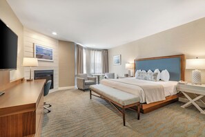 Traditional Room, 1 King Bed, Fireplace | Premium bedding, in-room safe, individually decorated - Anchorage by the Sea (Ogunquit)