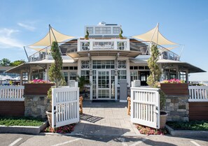 Breakfast, lunch, dinner and brunch served - Anchorage by the Sea (Ogunquit)
