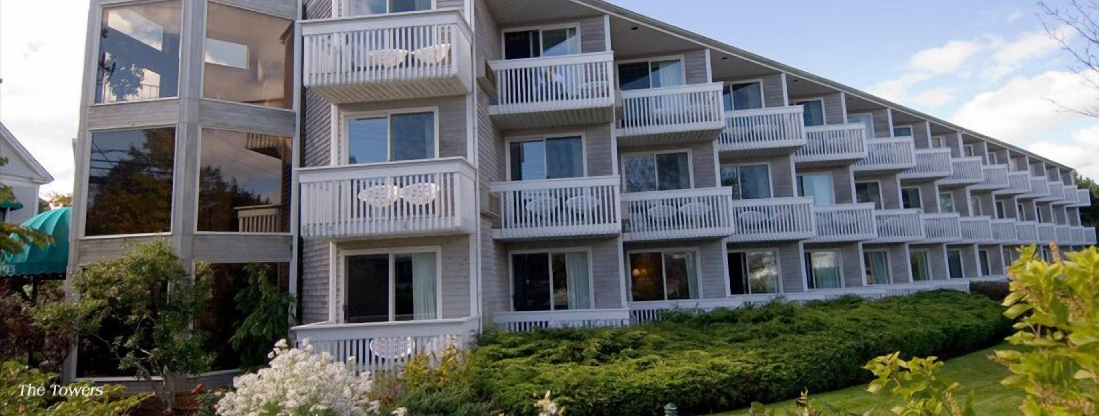 room, 2 double beds | in-room safe, individually decorated, individually furnished