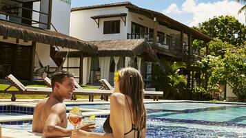 Bar à beira da piscina