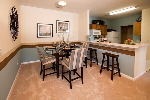 Deluxe Apartment, 1 Bedroom | In-room dining