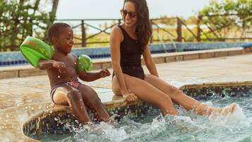 2 piscinas externas