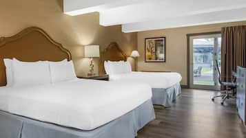 Deluxe kamer, 2 queensize bedden | Een bureau, een strijkplank/strijkijzer, gratis extra bedden