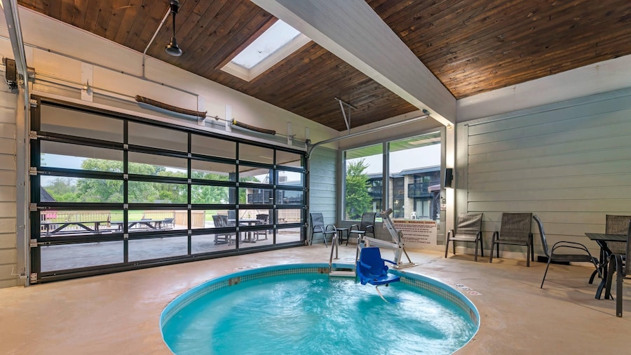 Fairway Inn & Suites