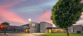 Fairway Inn & Suites