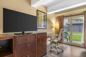 Schreibtisch, Bügeleisen/Bügelbrett, kostenlose Zustellbetten