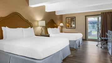 Skrivebord, strykejern/-brett og ekstrasenger (inkludert)