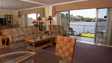 Apartment, 2 Bedrooms, Bay View | Lake view