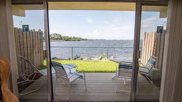 Alloggio su due livelli, 2 camere da letto, vista baia | Terrazza/patio