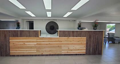 Excellent Inn & Suites