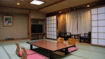 Japanese Style Traditional Room Family Type (Shared bath room)