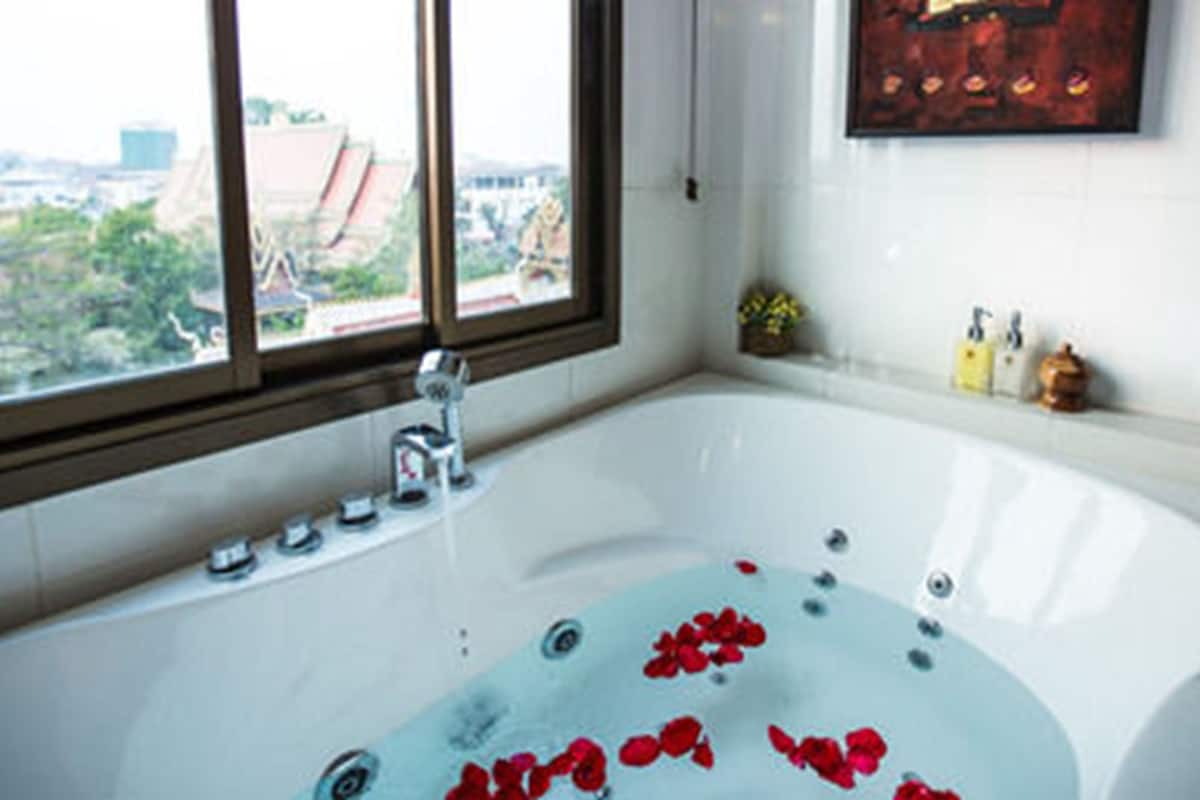 rainfall showerhead, free toiletries, hair dryer, bathrobes