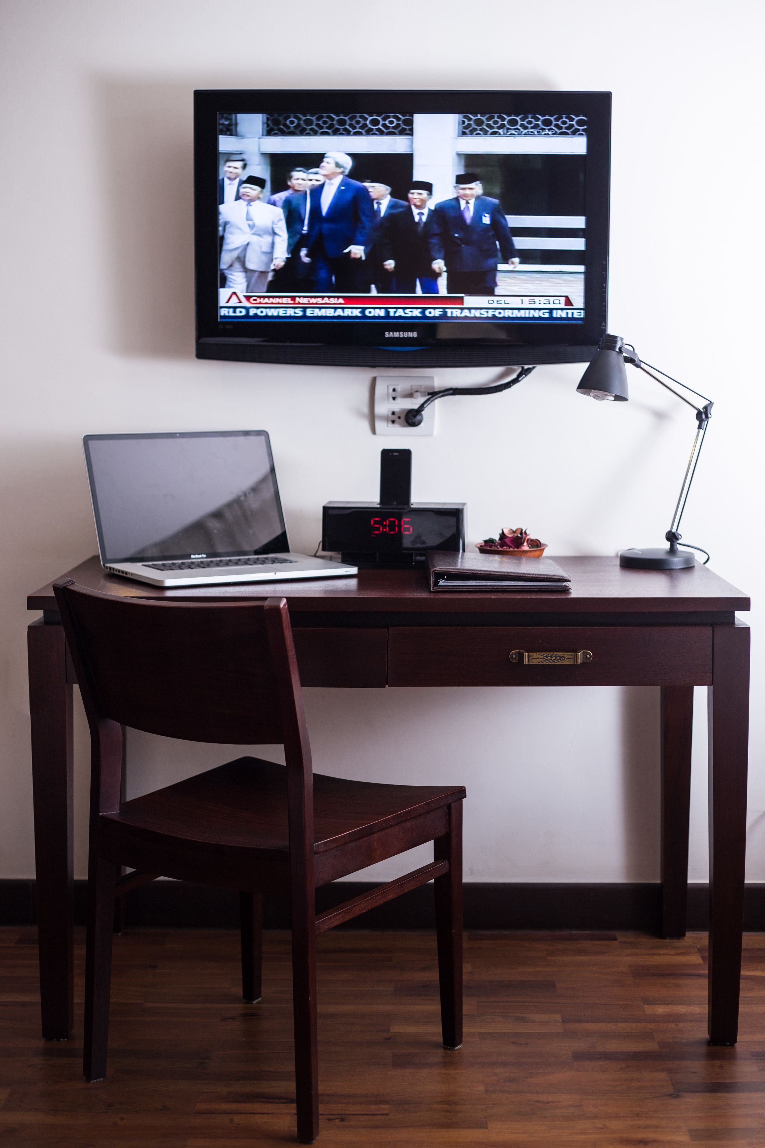 in-room business centre