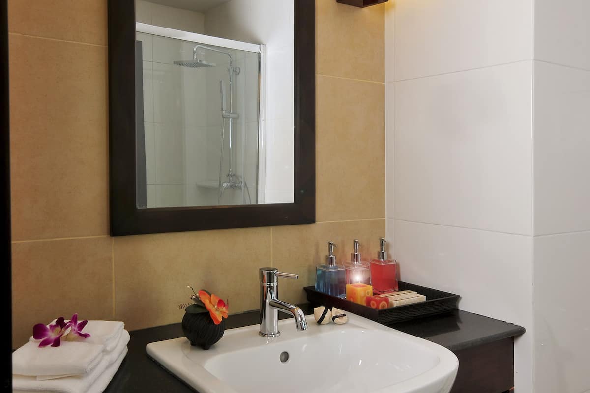 rainfall showerhead, free toiletries, hair dryer, bathrobes