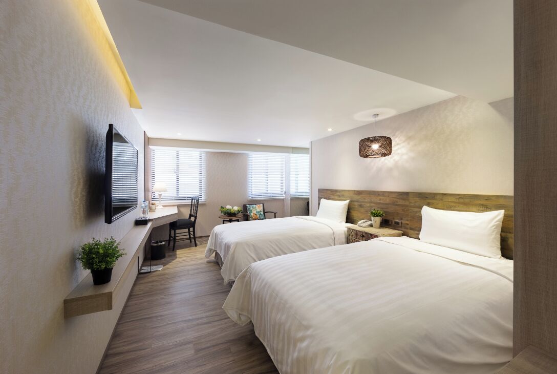 Superior Twin Room | Premium bedding, desk, laptop workspace, blackout drapes