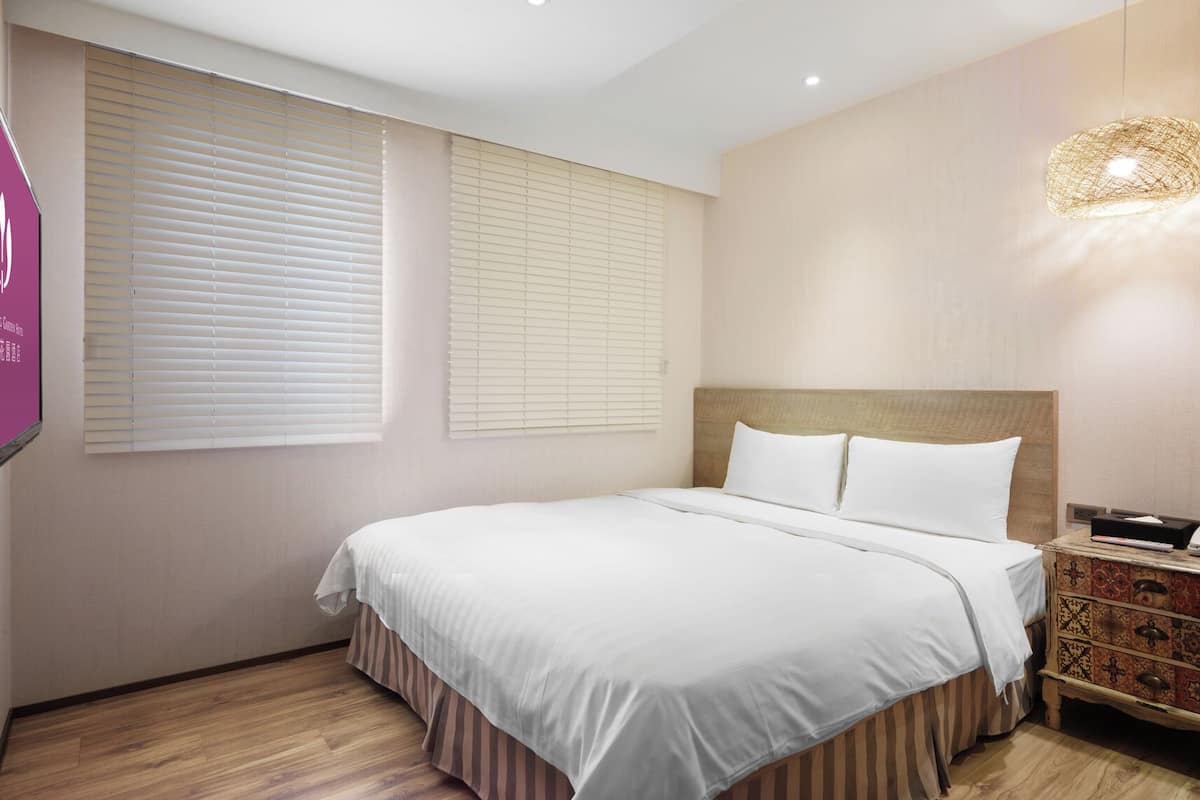 Superior tweepersoonskamer | Luxe beddengoed, een bureau, een laptopwerkplek