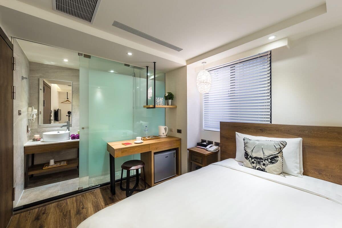 Standaard eenpersoonskamer | Luxe beddengoed, een bureau, een laptopwerkplek