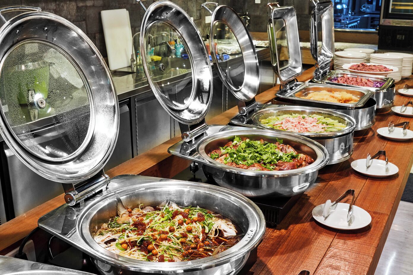 daily buffet breakfast (twd 300 per person)