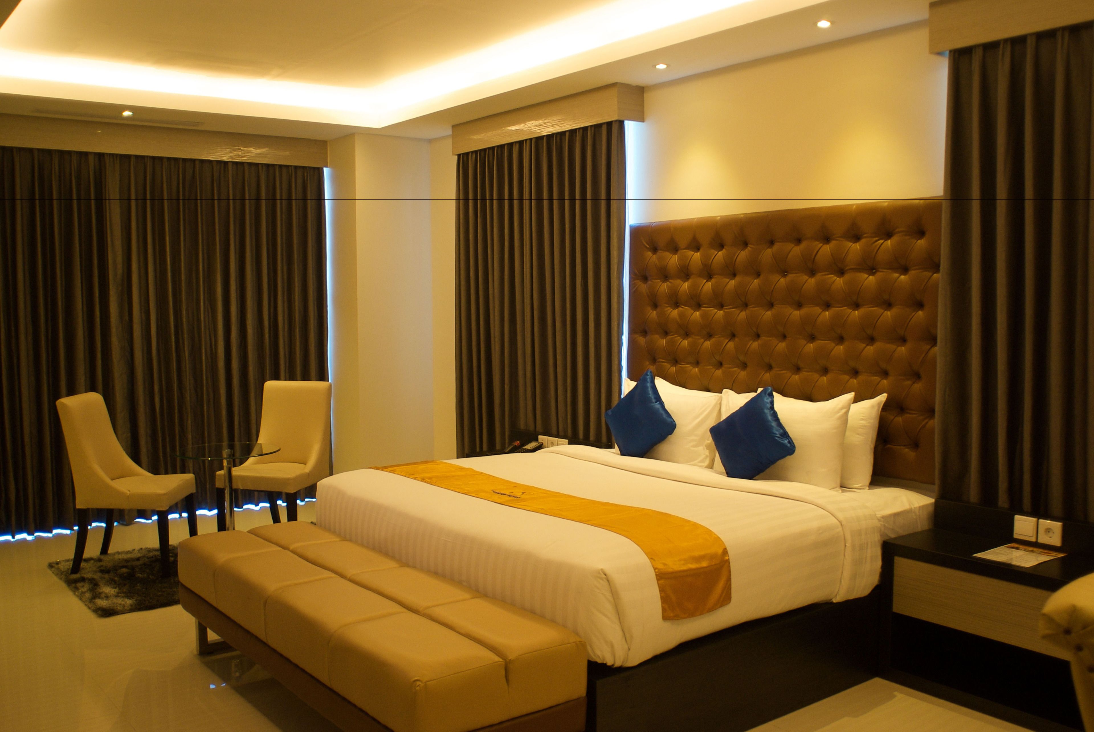 Executive Suite | Premium bedding, desk, rollaway beds, free WiFi