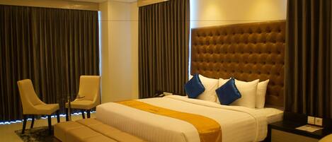 Executive Suite | Premium bedding, desk, rollaway beds, free WiFi