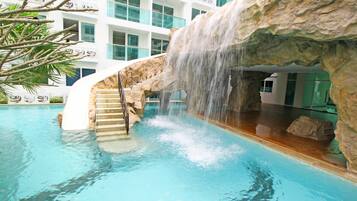 2 albercas al aire libre