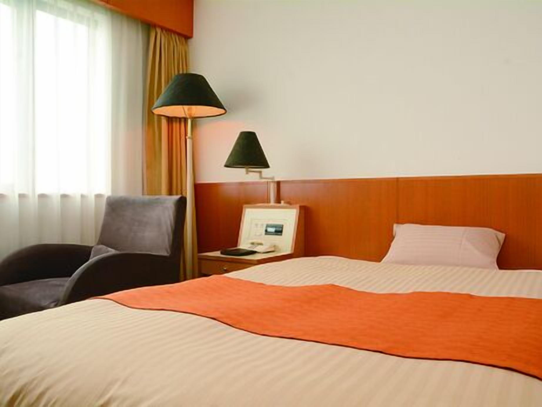 Down comforters, minibar, desk, soundproofing