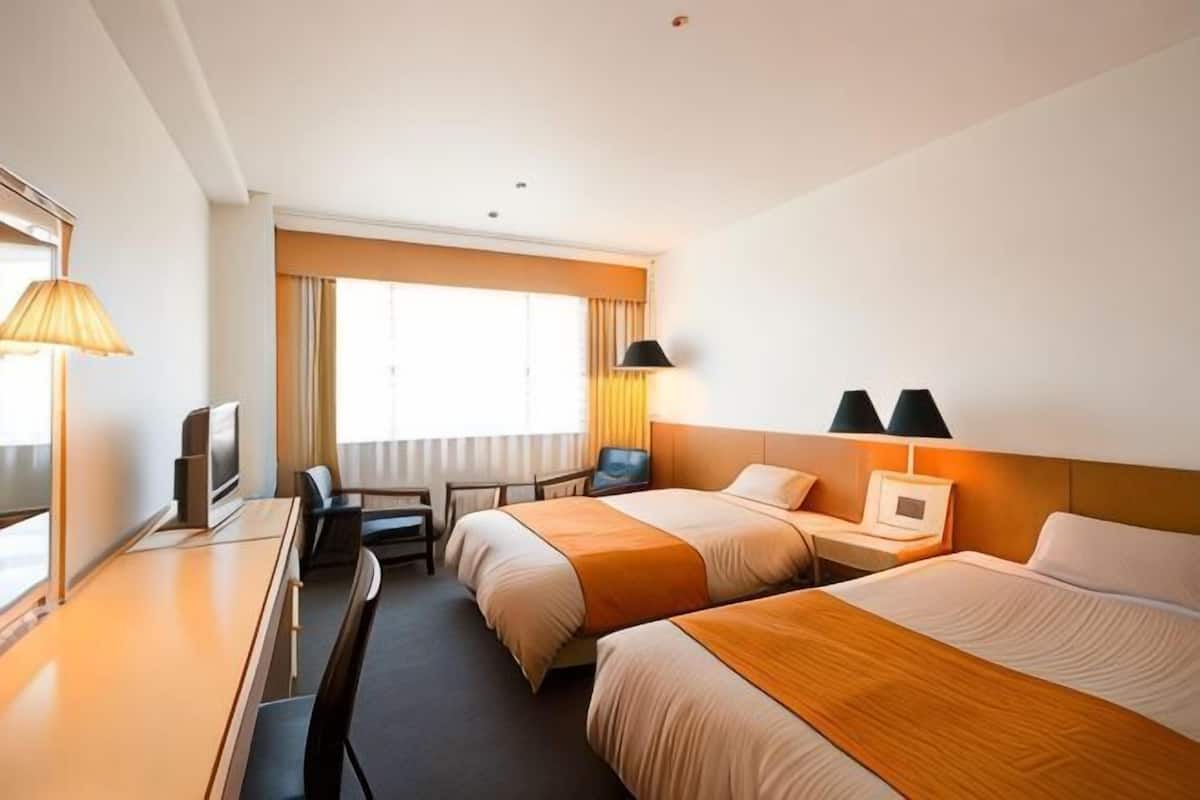 Down duvets, minibar, desk, soundproofing