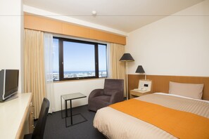 羽绒被、迷你吧、办公桌、隔音