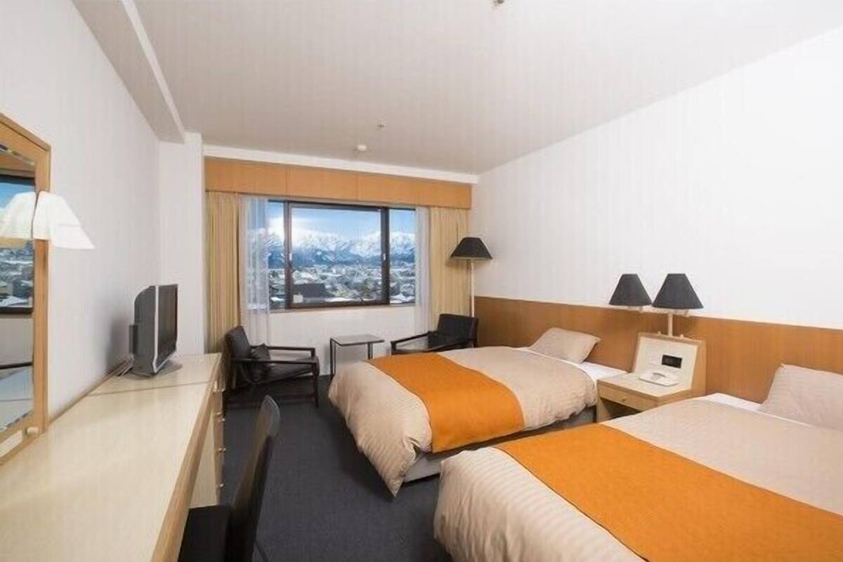Down comforters, minibar, desk, soundproofing