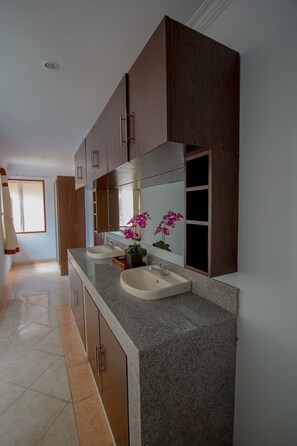 Private kitchen | Stovetop, cookware/dishes/utensils - Alamanda Canggu Villa (Canggu)
