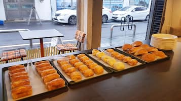 含欧式早餐
