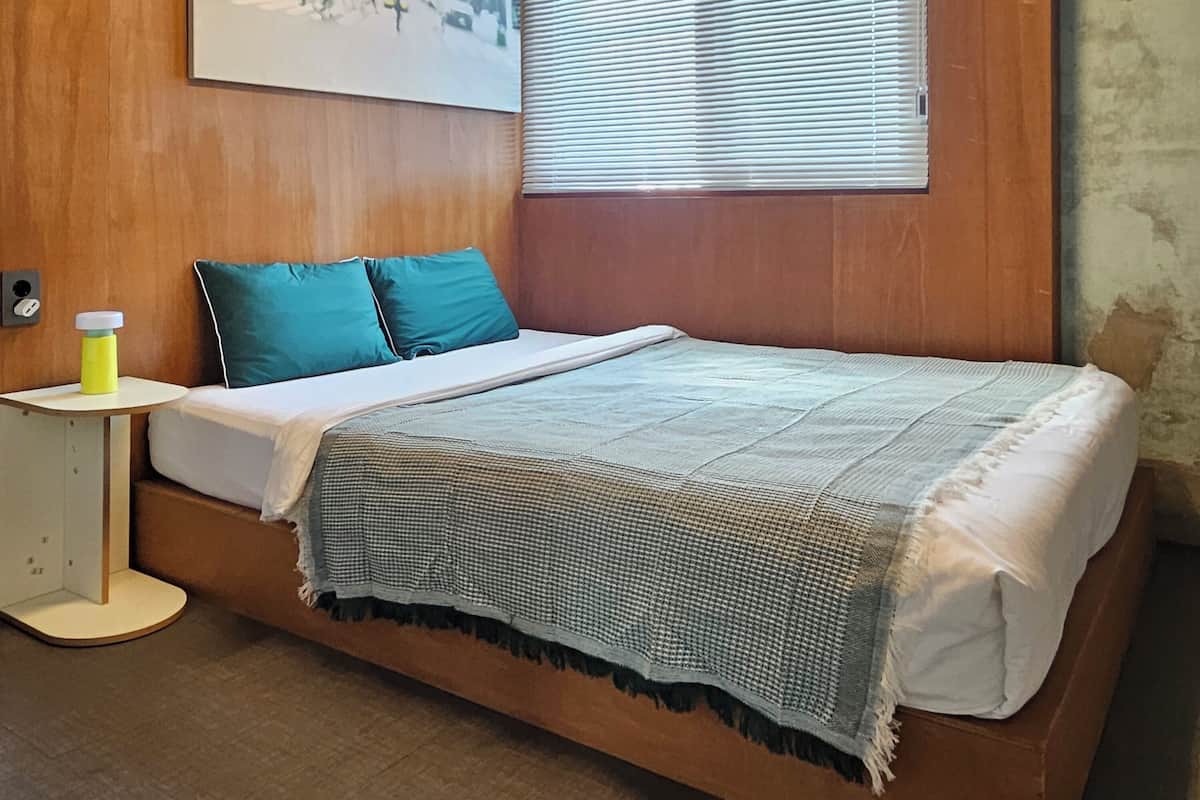 Double Room | Free WiFi, bed sheets