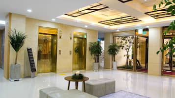 Lobby lounge