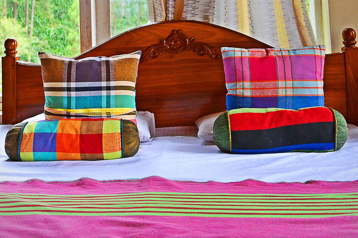 Tripla Deluxe, 1 camera da letto, vista montagna, lato montagna | 1 camera, una scrivania, Wi-Fi gratuito, lenzuola