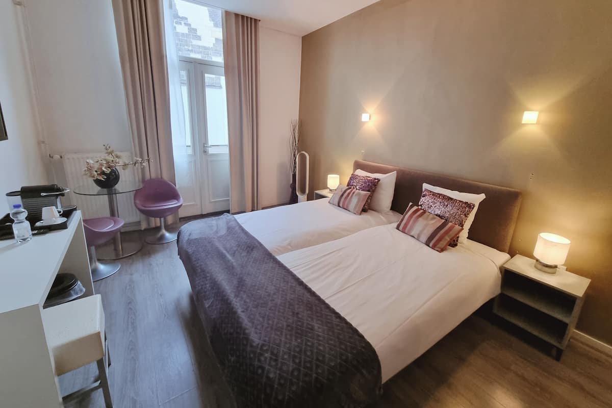 Quarto casal conforto | 1 quarto, roupas de cama premium, cofres nos quartos, escrivaninha
