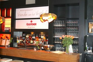 Bar (on property) - Hotel Vrythof  (Maastricht)