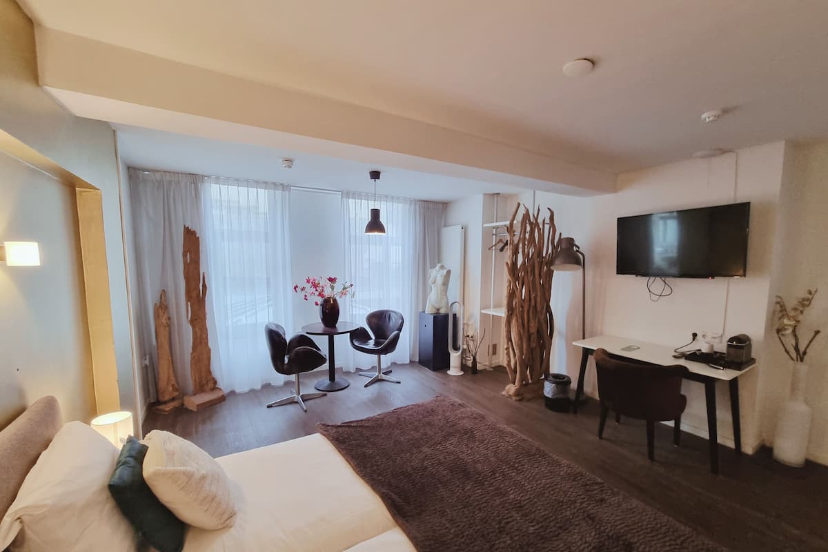 Quarto luxo | 1 quarto, roupas de cama premium, cofres nos quartos, escrivaninha