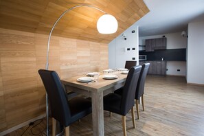 Apartment, 2 Bedrooms | Private kitchen | Full-sized fridge, microwave, stovetop, dishwasher - Appartamenti Isola (Livigno)