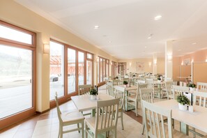 Dagelijks ontbijtbuffet (EUR 18 per persoon)