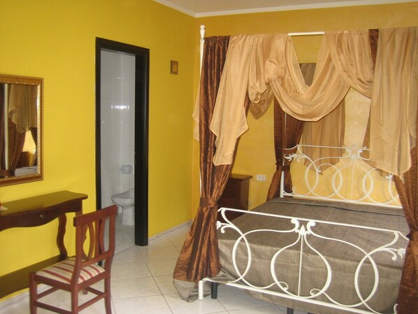 Desk, iron/ironing board, rollaway beds, free WiFi